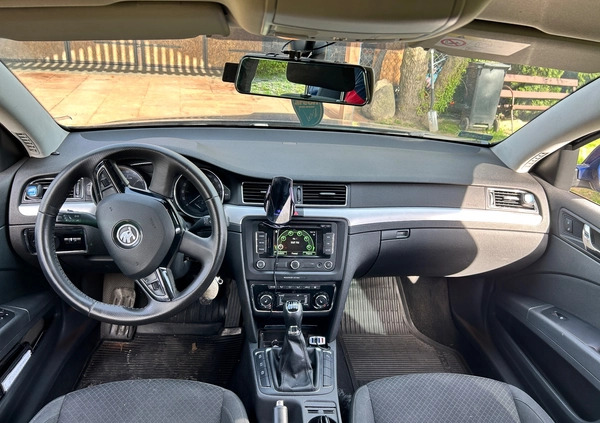 Skoda Superb cena 40500 przebieg: 300000, rok produkcji 2015 z Sochaczew małe 106
